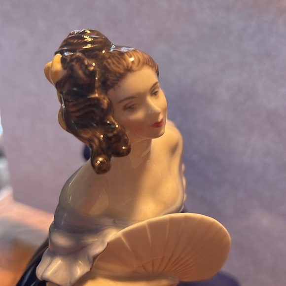 Royal Doulton Elaine Figurine - Picture 7 of 8